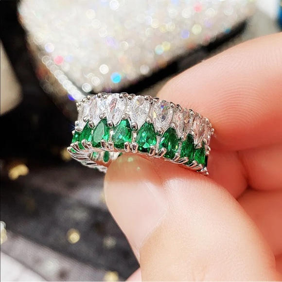 Jewelry - New Women’s 925 Silver Beautiful Luxurious Emerald Diamond Ring